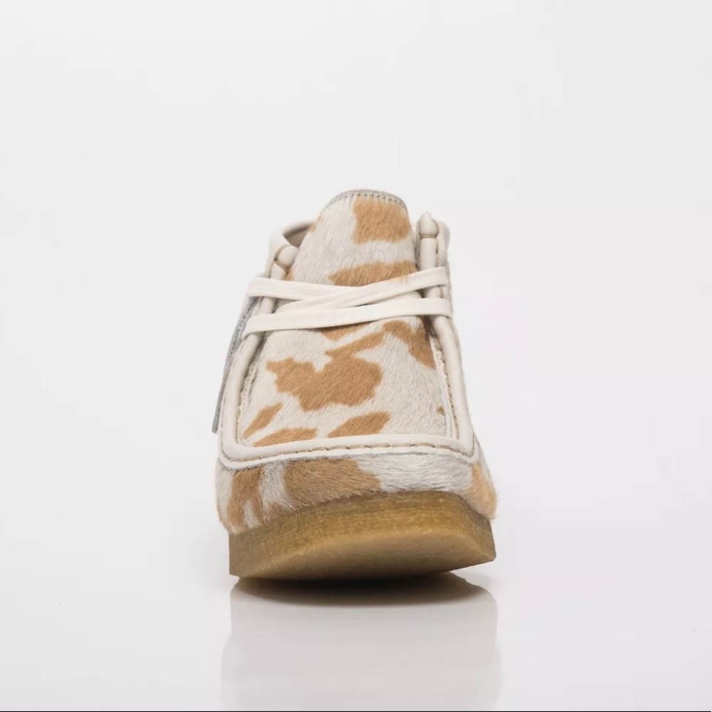 Clarks, Women's Wallabee Boot, Tan Cow Print, Brand New, 26165912 Size 10.5 - Picture 3 of 11